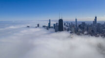 فوتیج هوایی حرکت ابرها روی برج های تجاری